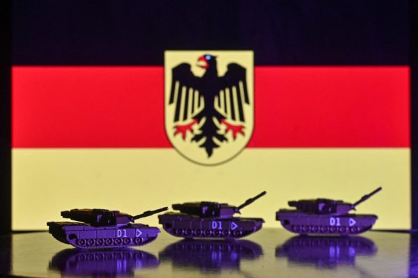 Tovább rágódnak a hegyek az egereken