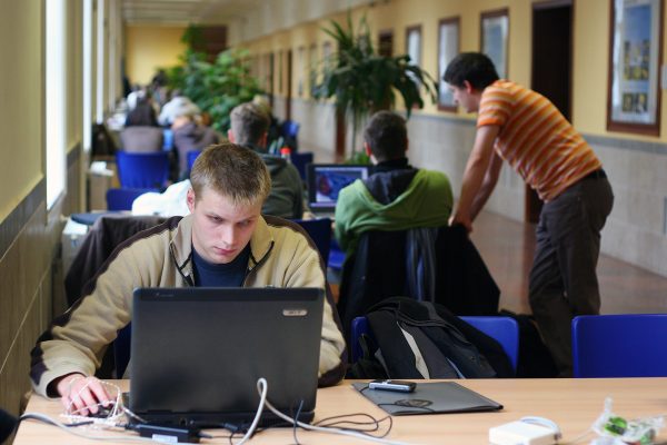 A hatóságok ellenőrzik az egyetemeket