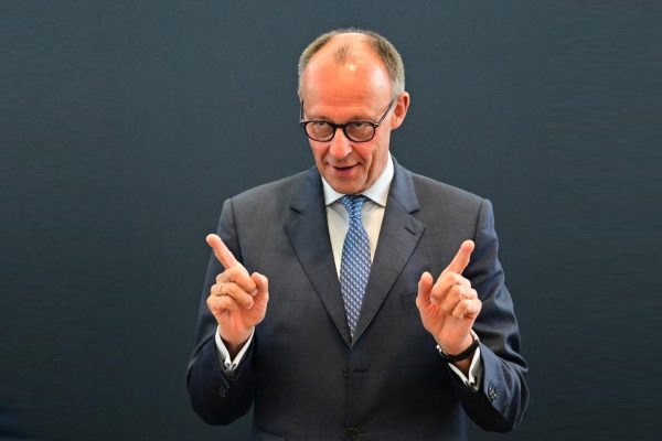 A német kancellár orosz bázisok támadására buzdít