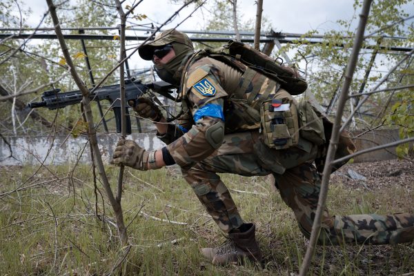 Aknavetővel és légierős repülőgépekkel próbálták megsemmisíteni társukat az ukrán katonák