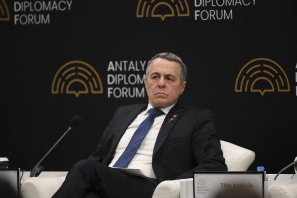 Bern és Budapest is a békére szavaz