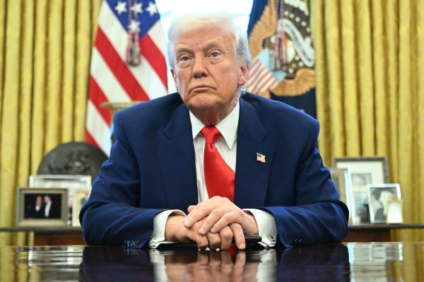 Donald Trump az asztalra csapott