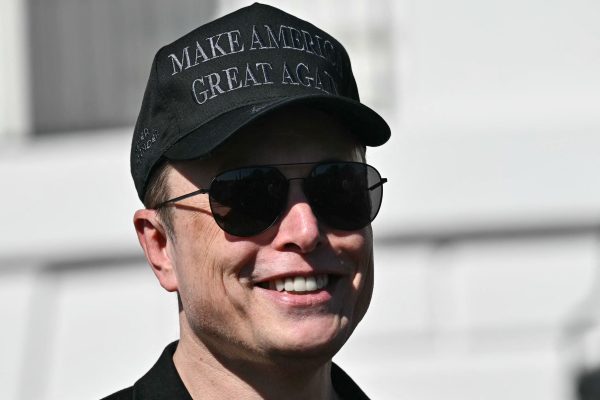 Elon Musk tanácsaival továbbra is segíti Donald Trump elnöki munkáját