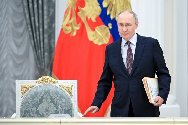Hogyan tartja kézben Putyin a Fehér Házat?