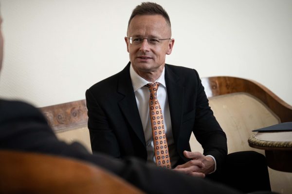 Inkább mi döntsük el a sorsunkat, mint Zelenszkij