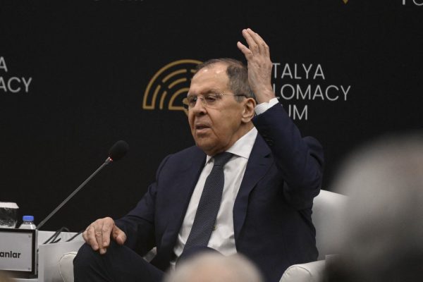 Lavrov szánalmasnak nevezte Zelenszkijt