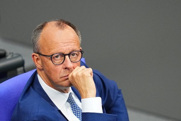 Merz bejelentette az Ukrajnába szállított fegyverek korlátozásának feloldását
