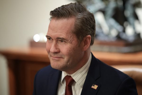 Mike Waltz a Trump-adminisztráción belül zajló hatalmi harc első áldozata