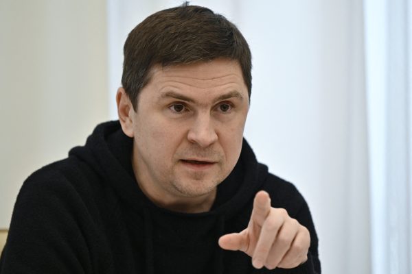 Podoljak: Már az Egyesült Államok is átlát a moszkvai szándékokon