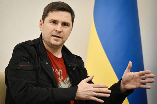 Podoljak: Nem engedhetjük meg magunknak, hogy az USA kivonuljon ebből a háborúból