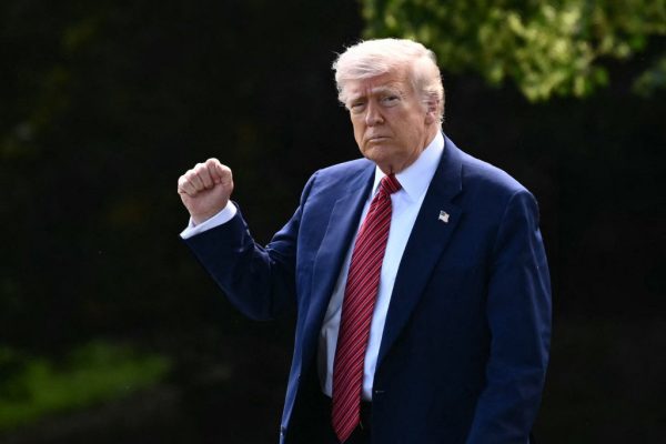 Trump nem vonja vissza az Európai Unióra kivetett vámokról szóló döntését