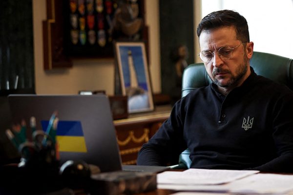 Zelenszkij gyakorlatilag rabszolgasorba adta Ukrajnát?