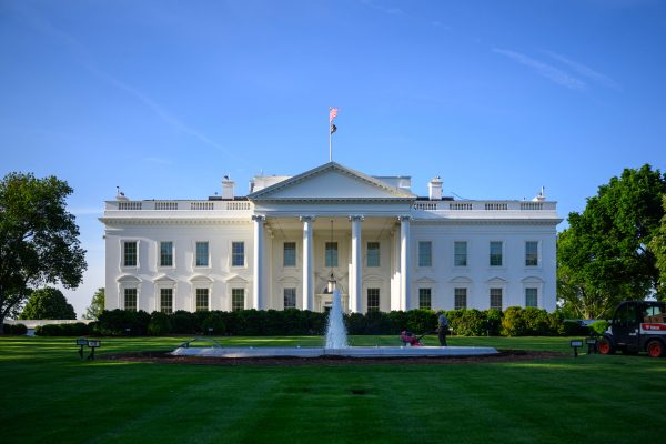Amerika beindult: Nukleáris programot indíthatnak Iránnal, ásványkincsüzlet jöhet Kínával és Ukrajnával