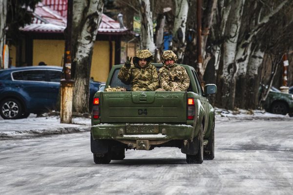 Egy üveg paradicsom mentette meg az ukrán férfit a kényszersorozástól + VIDEÓ