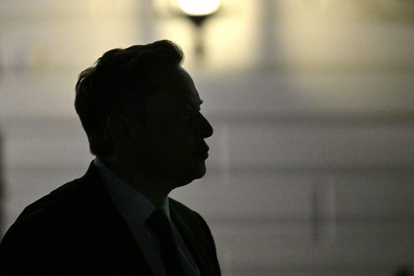 Musk feladta