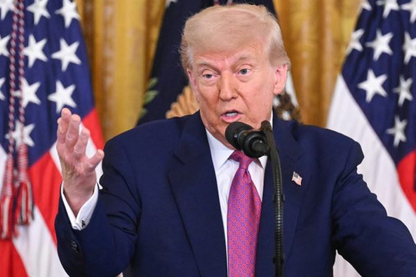 Trump fokozatosan távolodik