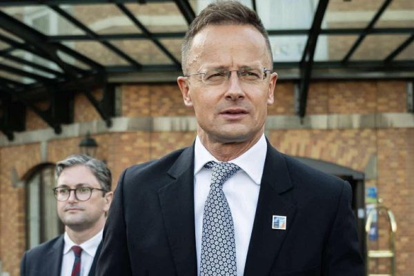 „Ukrajna NATO-tagsága a harmadik világháborúval lenne egyenlő, és azt mi nagyon-nagyon nem szeretnénk”