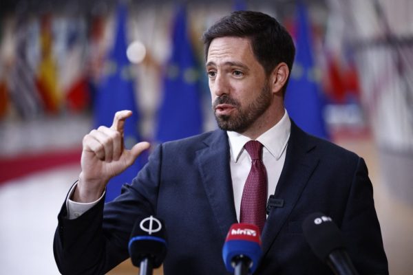 A kormány megállapodást sürget a vámkérdésben