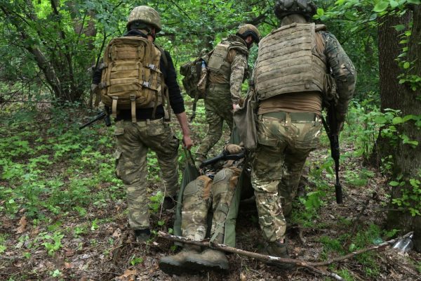 Amputált színészekkel készítik fel az ukrán katonákat