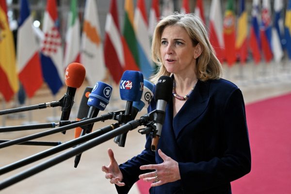 Ausztria megnyitotta a NATO-csatlakozás vitáját