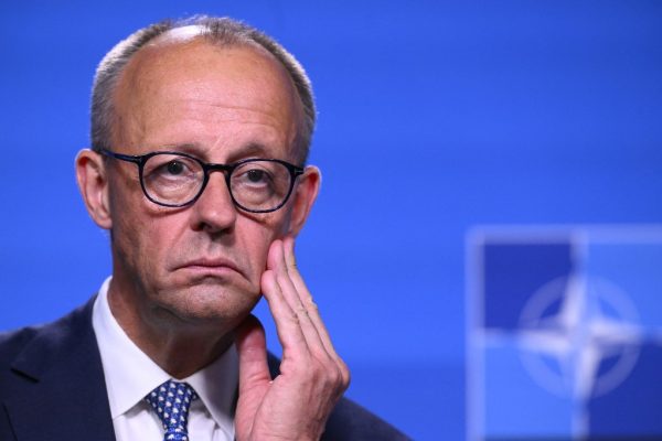 Egy Ukrajna elleni újabb orosz légitámadás után Trump felhívta Merzet