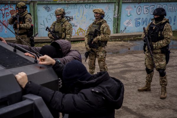 Kémjátszma Ukrajnában a nyílt utcán