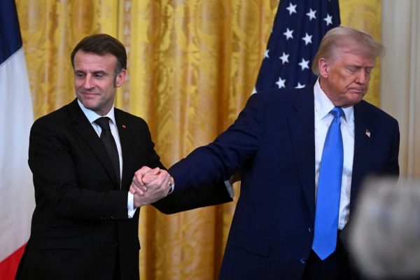 Macron tovább küzdene Trumppal