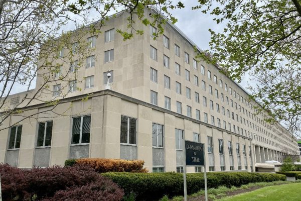 Sok száz külügyi dolgozó kap motívációs dobozt