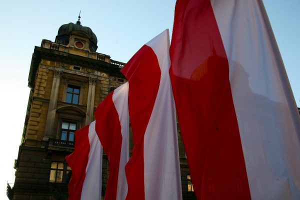 Varsó tiltakozott az ukrán lakosság elleni orosz légitámadások miatt