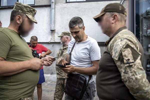 A fiatalok félnek kilépni az utcára