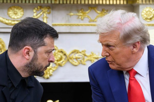 A szakértő megnevezte mivel tartja sakkban Trump Zelenszkijt