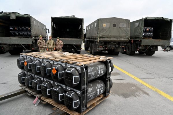 Az USA 825 millió dollárnyi fegyvert ad el Ukrajnának NATO-támogatással
