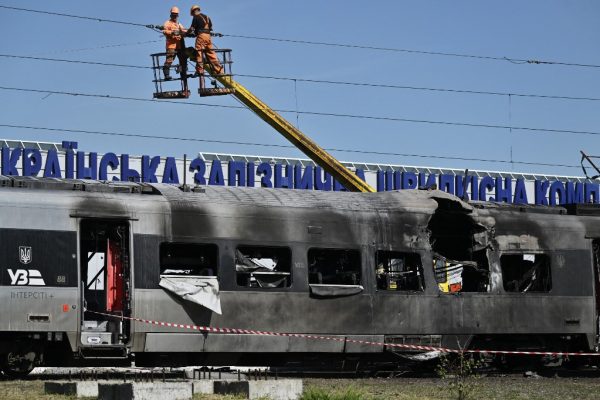 Hadiüzemekre és katonai repülőterekre mért csoportos csapásról számolt be az orosz védelmi tárca