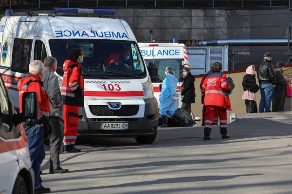 Mentőorvosok gyűltek össze Ungváron egy kollegájuk kiszabadításáért + VIDEÓ