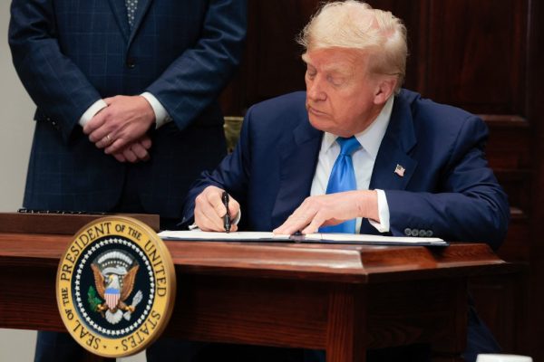Svájcban döbbenten állnak az amerikai vámháború előtt