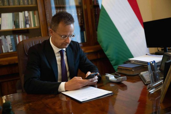 Szijjártó Péter telefonon beszélt Szergej Lavrovval