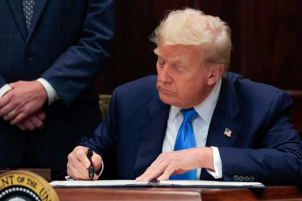 Trump két atom-tengeralattjárót vezényelt Oroszország közelébe