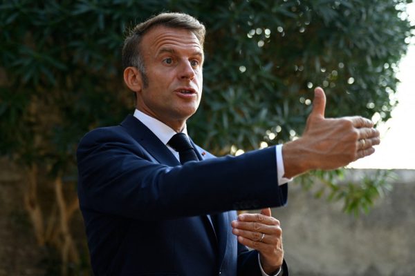 Újabb katonai kaland? Veszélyes játszmába kezdett Macron